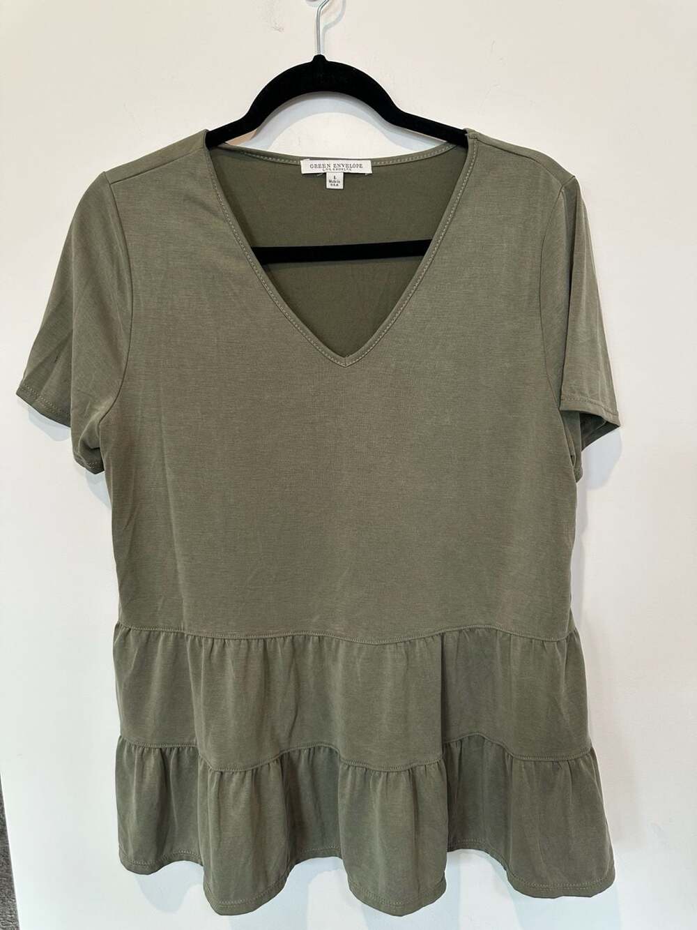 Green Envelope Los Angeles Olive Green Tiered V-Neck Short Sleeve Peplum Top L